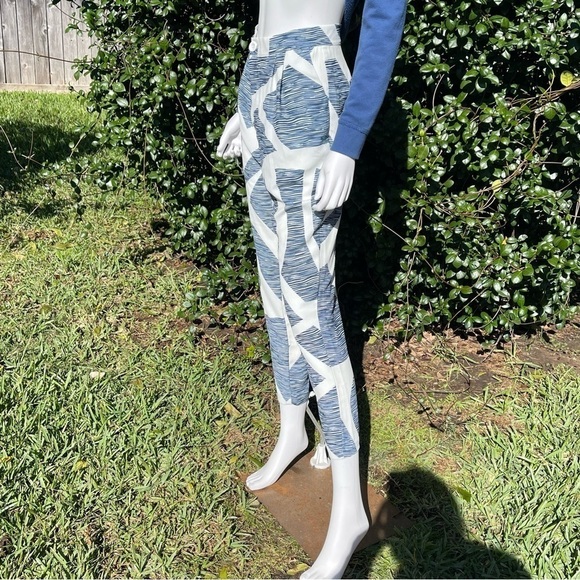 Akira Tapered Leg Printed Cropped Relaxed Fit Trousers - Picture 7 of 9